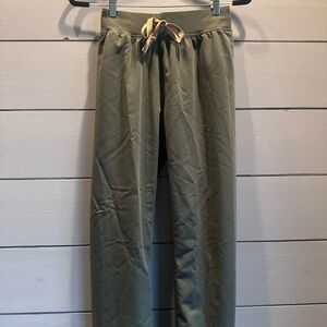 Figs women’s straight leg pants